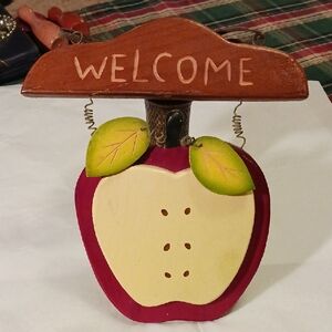 Apple Welcome Sign with Leaves